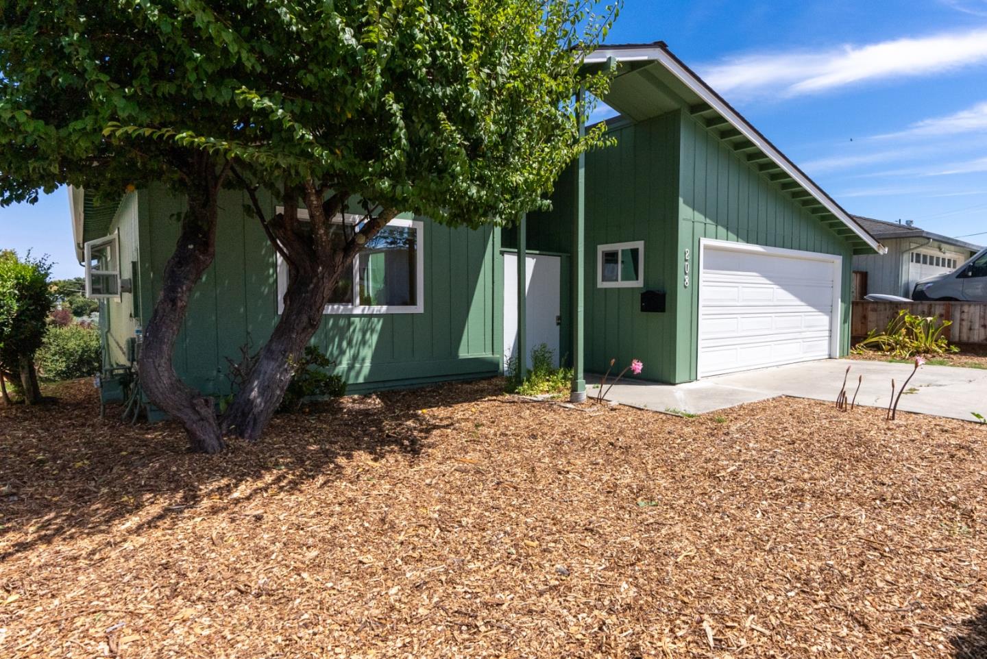 Detail Gallery Image 3 of 39 For 208 Alamo Ave, Santa Cruz,  CA 95060 - 4 Beds | 2 Baths