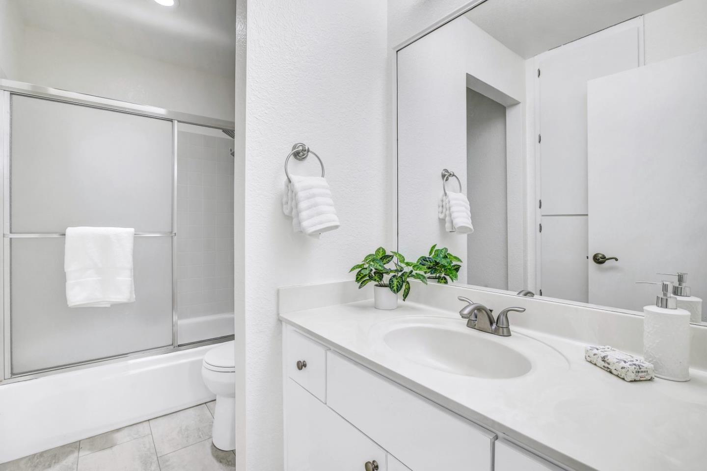 Detail Gallery Image 13 of 27 For 5332 Borneo Cir, San Jose,  CA 95123 - 2 Beds | 2 Baths