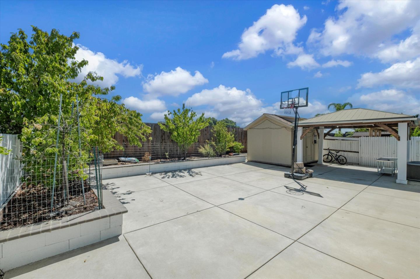 Detail Gallery Image 18 of 18 For 7533 Hazelton Way, Sacramento,  CA 95829 - 4 Beds | 2/1 Baths