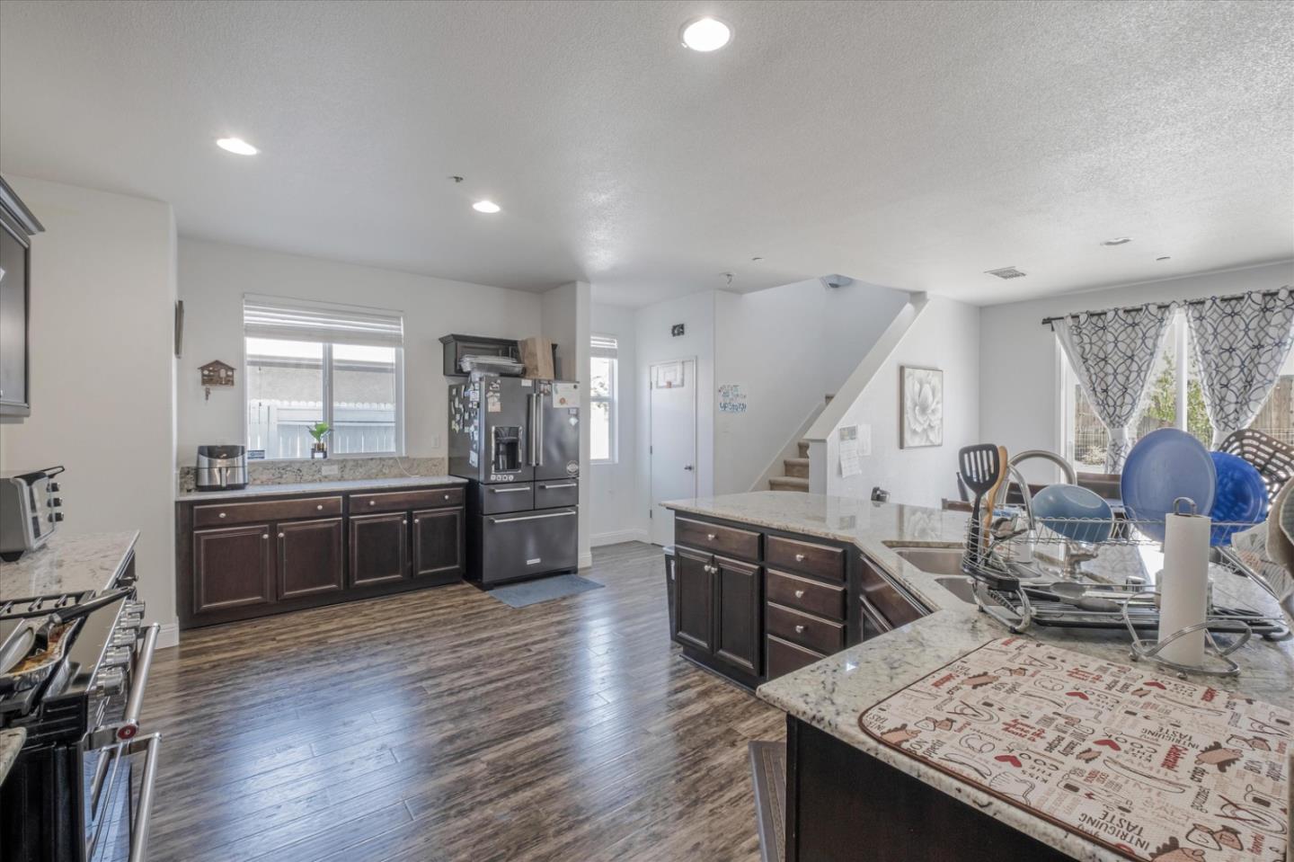 Detail Gallery Image 8 of 18 For 7533 Hazelton Way, Sacramento,  CA 95829 - 4 Beds | 2/1 Baths