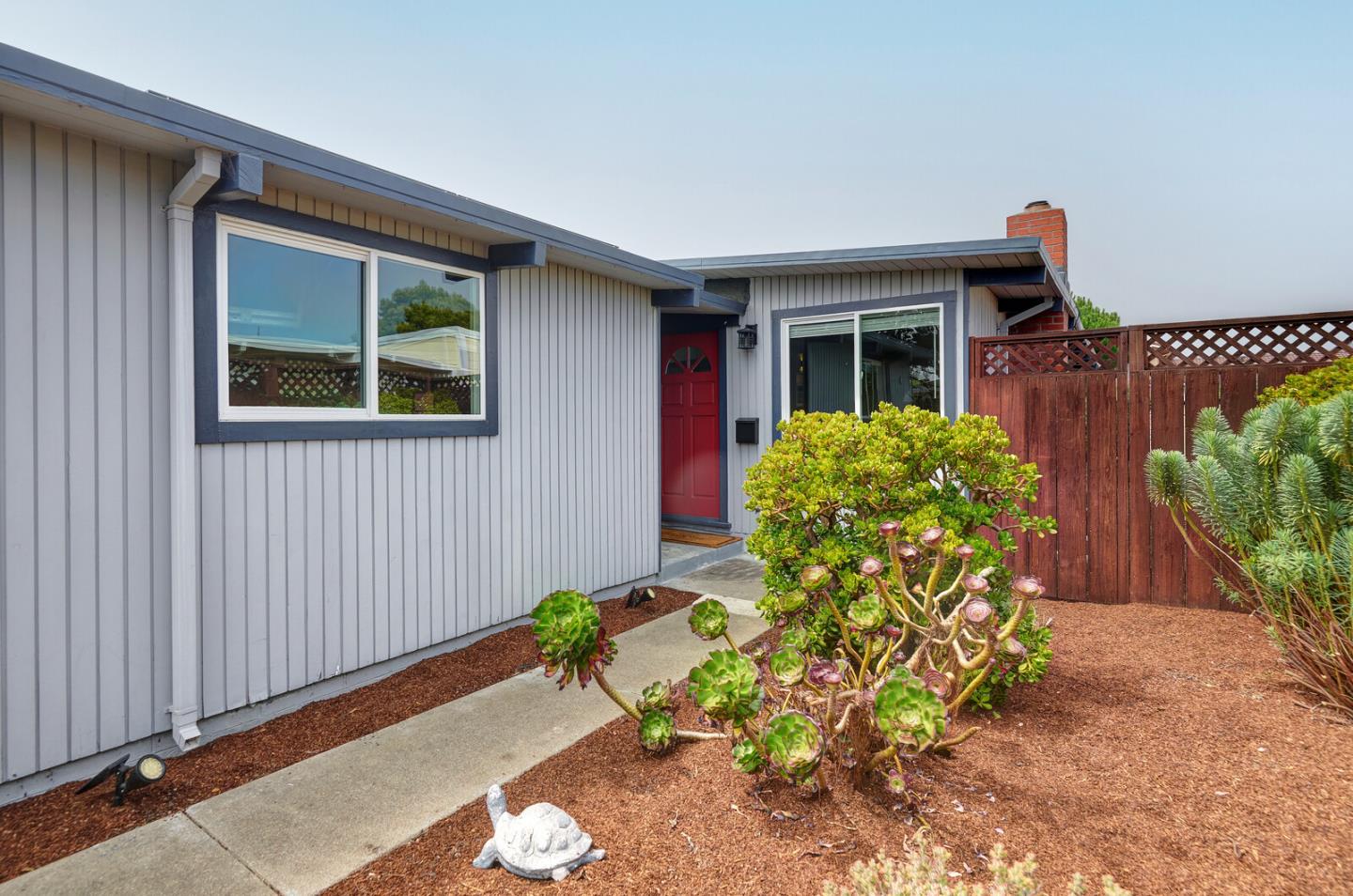 Detail Gallery Image 1 of 1 For 327 Myrtle St, Half Moon Bay,  CA 94019 - 3 Beds | 2 Baths