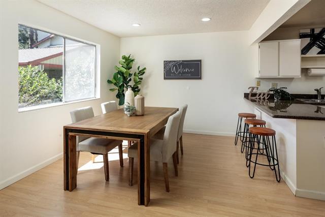 Detail Gallery Image 6 of 19 For 1021 Cheryl Ann Cir #62,  Hayward,  CA 94544 - 3 Beds | 2 Baths