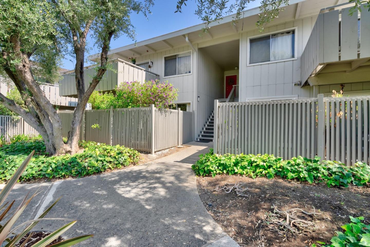 Detail Gallery Image 1 of 22 For 255 S Rengstorff Ave #135,  Mountain View,  CA 94040 - 2 Beds | 1 Baths