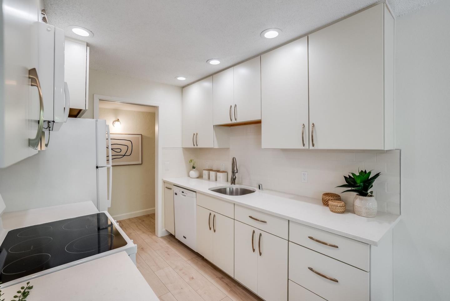 Detail Gallery Image 5 of 22 For 255 S Rengstorff Ave #135,  Mountain View,  CA 94040 - 2 Beds | 1 Baths