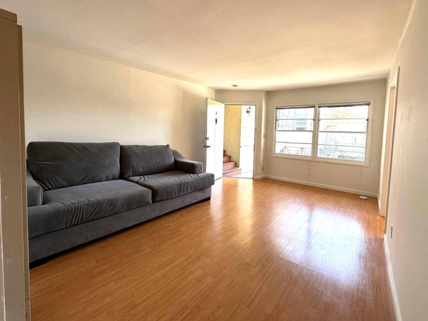 Detail Gallery Image 2 of 8 For 1324 El Camino Real #5,  Burlingame,  CA 94010 - 0 Beds | 1 Baths