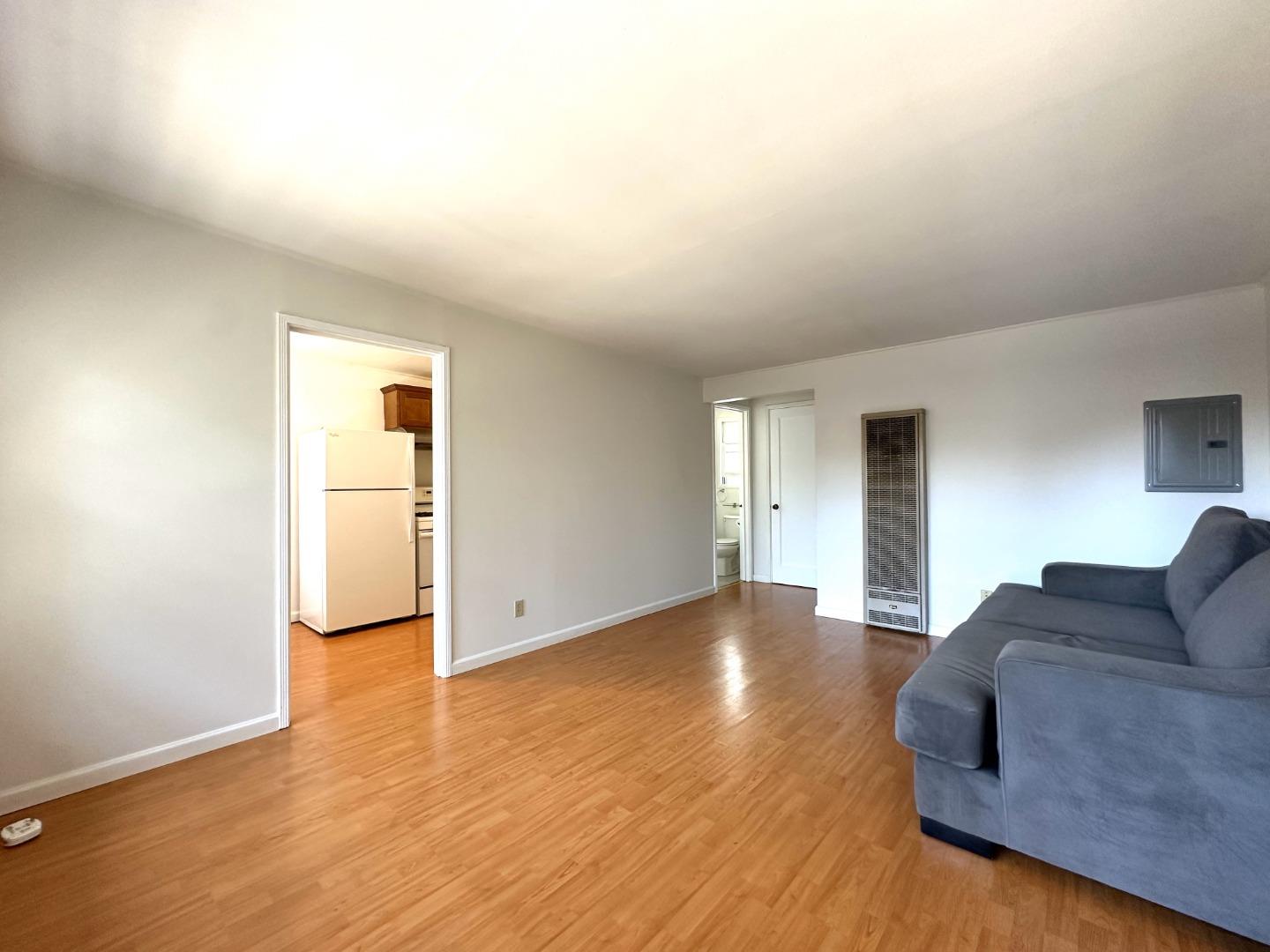 Detail Gallery Image 3 of 8 For 1324 El Camino Real #5,  Burlingame,  CA 94010 - 0 Beds | 1 Baths