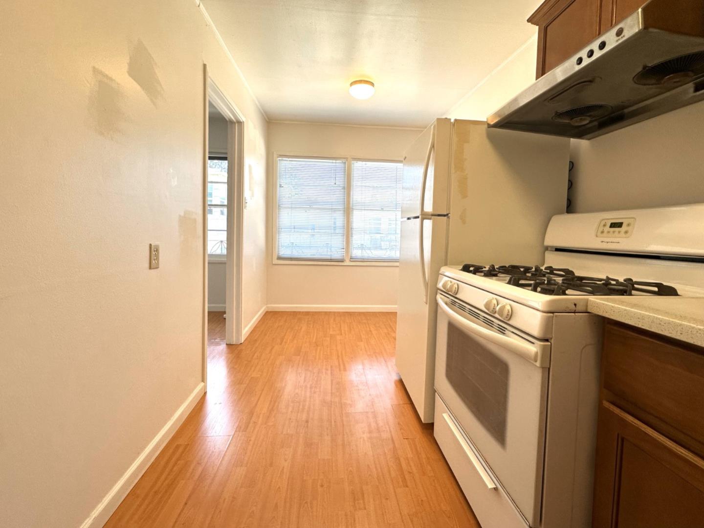 Detail Gallery Image 5 of 8 For 1324 El Camino Real #5,  Burlingame,  CA 94010 - 0 Beds | 1 Baths