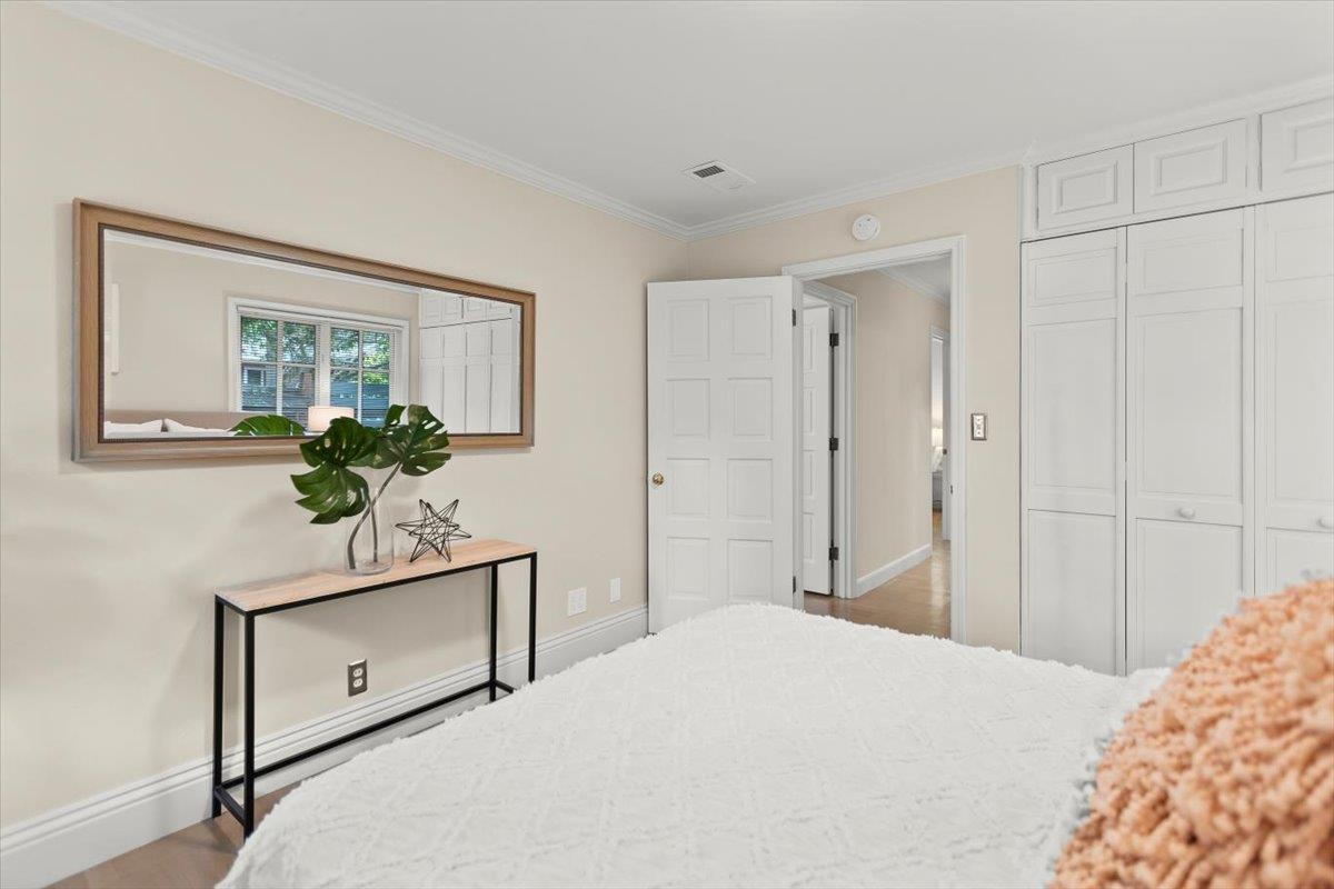 Detail Gallery Image 13 of 29 For 1657 Edgewood Dr, Palo Alto,  CA 94303 - 3 Beds | 2 Baths