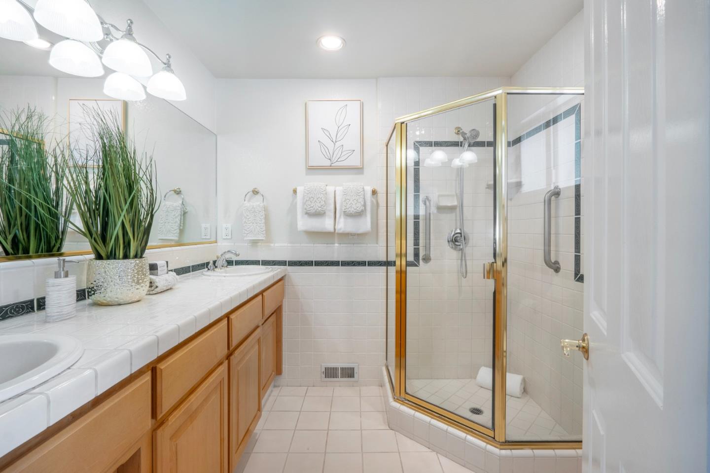 Detail Gallery Image 13 of 41 For 765 Roble Dr, Morgan Hill,  CA 95037 - 4 Beds | 2/1 Baths