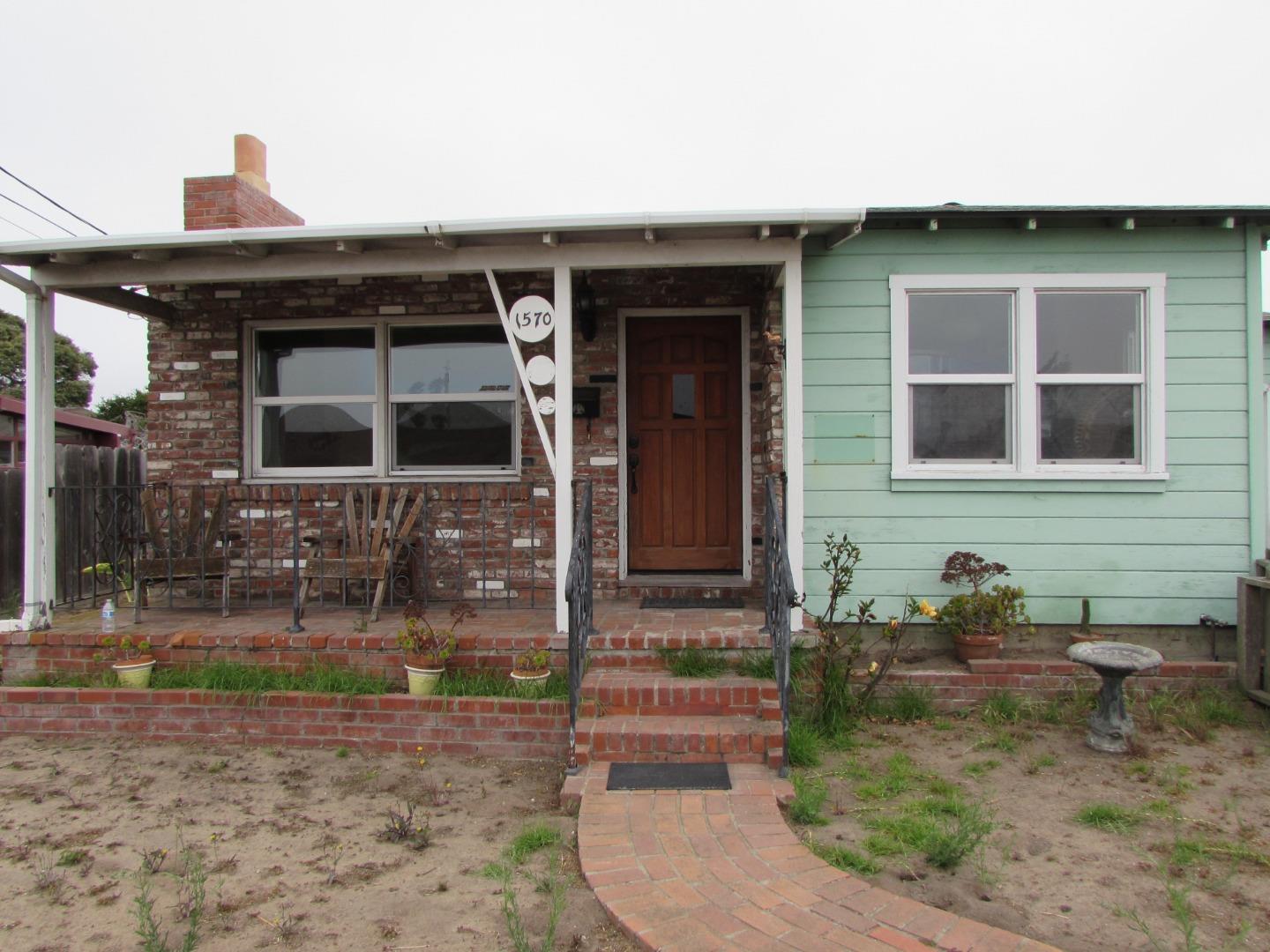 Detail Gallery Image 1 of 20 For 1570 Flores St, Seaside,  CA 93955 - 2 Beds | 1 Baths