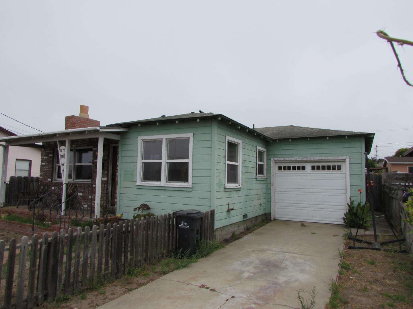 Detail Gallery Image 2 of 20 For 1570 Flores St, Seaside,  CA 93955 - 2 Beds | 1 Baths