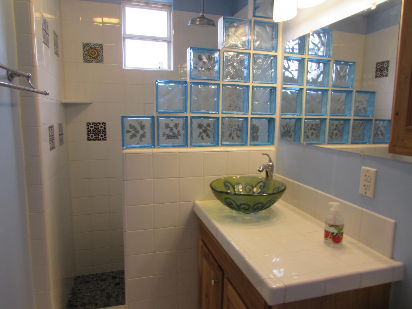 Detail Gallery Image 5 of 20 For 1570 Flores St, Seaside,  CA 93955 - 2 Beds | 1 Baths