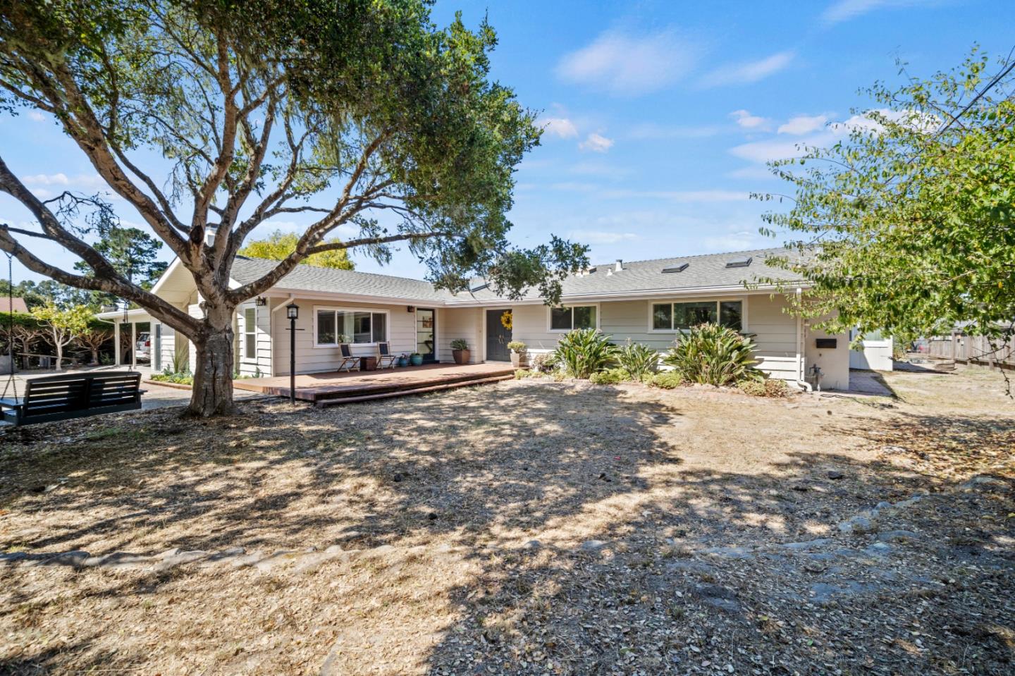 Detail Gallery Image 1 of 24 For 1560 Josselyn Canyon Rd, Monterey,  CA 93940 - 3 Beds | 3 Baths