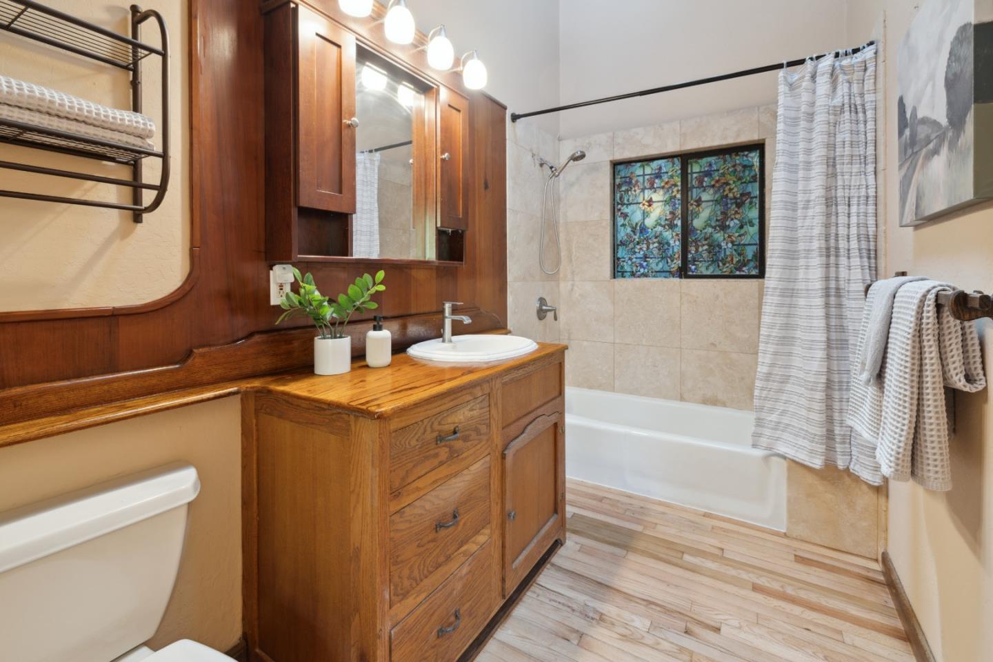 Detail Gallery Image 8 of 19 For 24124 Schulties Rd, Los Gatos,  CA 95033 - 2 Beds | 2 Baths