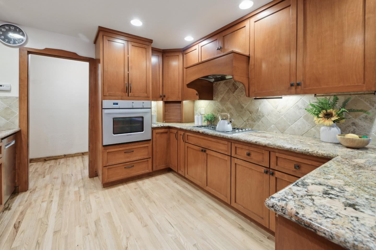 Detail Gallery Image 5 of 19 For 24124 Schulties Rd, Los Gatos,  CA 95033 - 2 Beds | 2 Baths