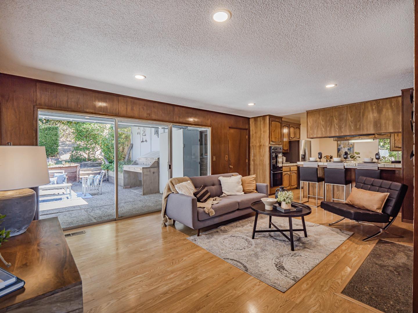 Detail Gallery Image 13 of 45 For 102 Oak Knoll Dr, Santa Cruz,  CA 95060 - 3 Beds | 2 Baths