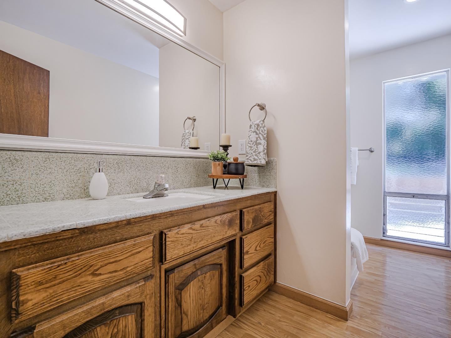 Detail Gallery Image 25 of 45 For 102 Oak Knoll Dr, Santa Cruz,  CA 95060 - 3 Beds | 2 Baths