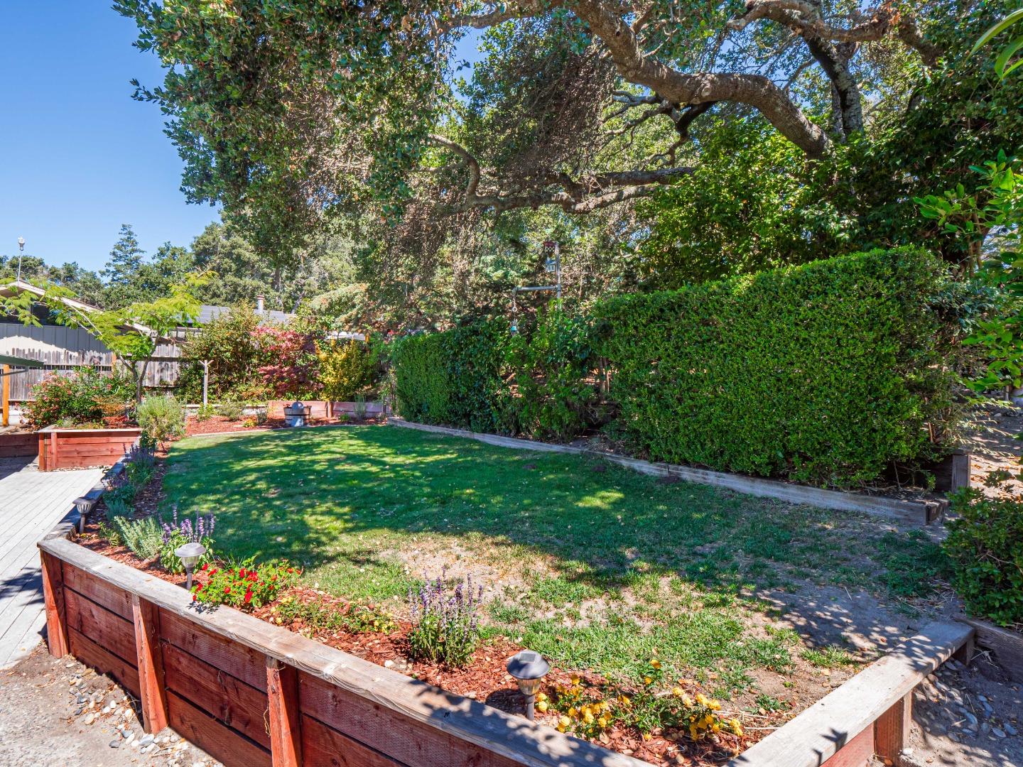 Detail Gallery Image 32 of 45 For 102 Oak Knoll Dr, Santa Cruz,  CA 95060 - 3 Beds | 2 Baths