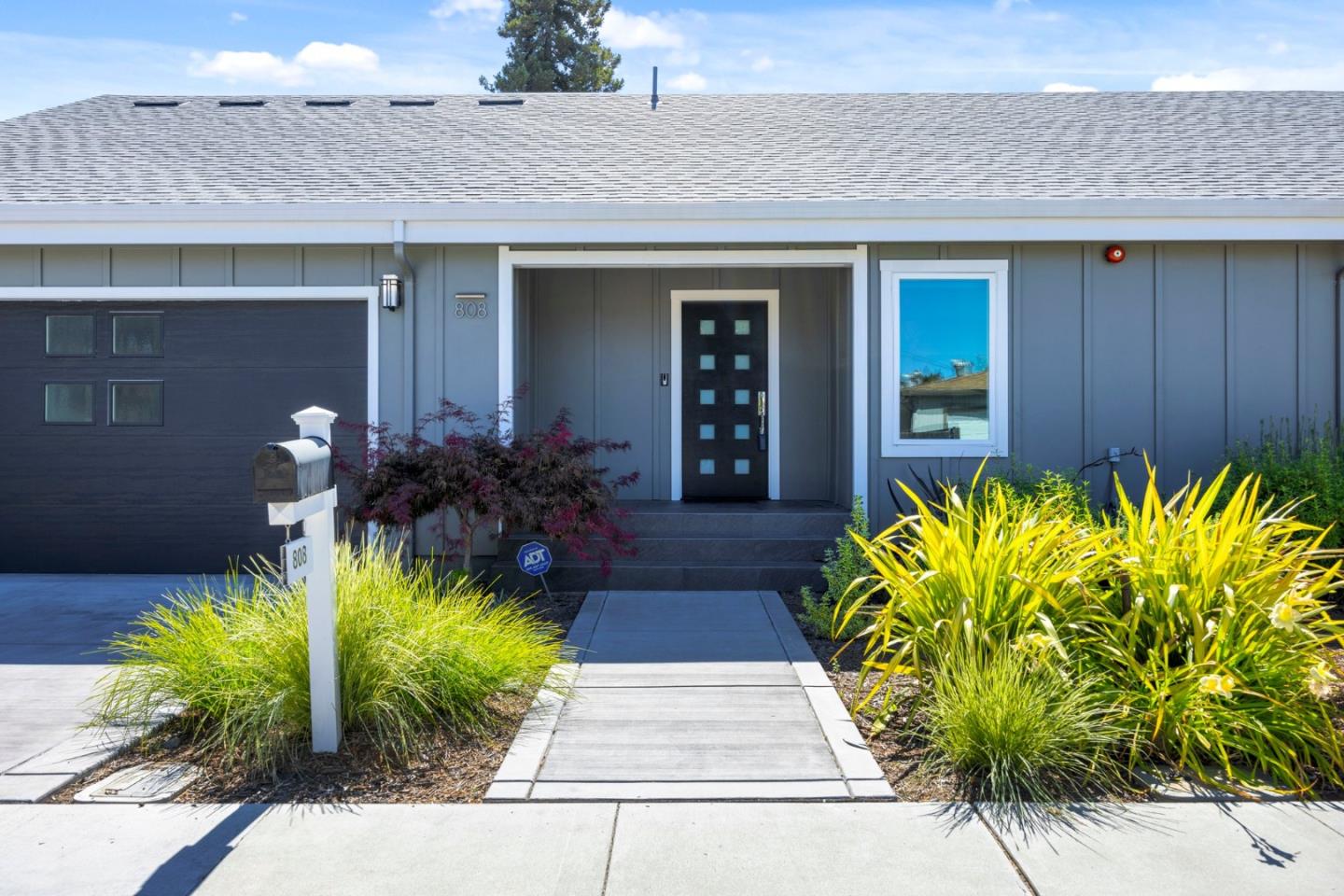 Detail Gallery Image 1 of 1 For 808 11th Ave, Redwood City,  CA 94063 - 3 Beds | 2/1 Baths