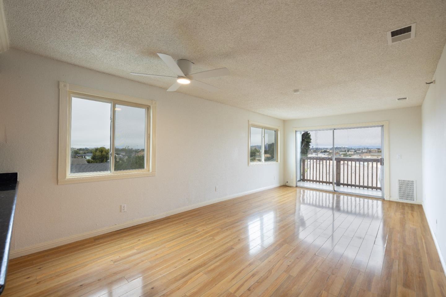 Detail Gallery Image 1 of 13 For 1532 Chanslor Ave #T,  Richmond,  CA 94801 - 2 Beds | 1 Baths