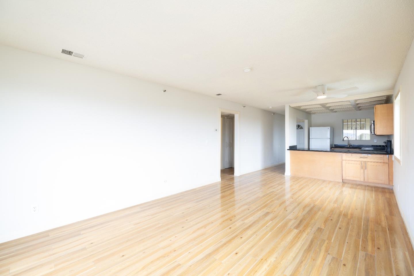 Detail Gallery Image 2 of 13 For 1532 Chanslor Ave #APT   T,  Richmond,  CA 94801 - 2 Beds | 1 Baths