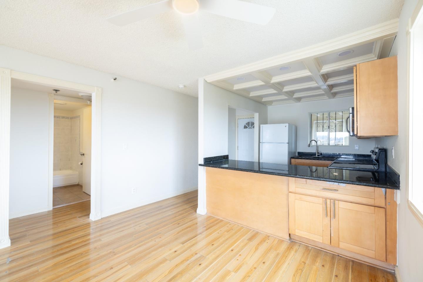 Detail Gallery Image 4 of 13 For 1532 Chanslor Ave #T,  Richmond,  CA 94801 - 2 Beds | 1 Baths