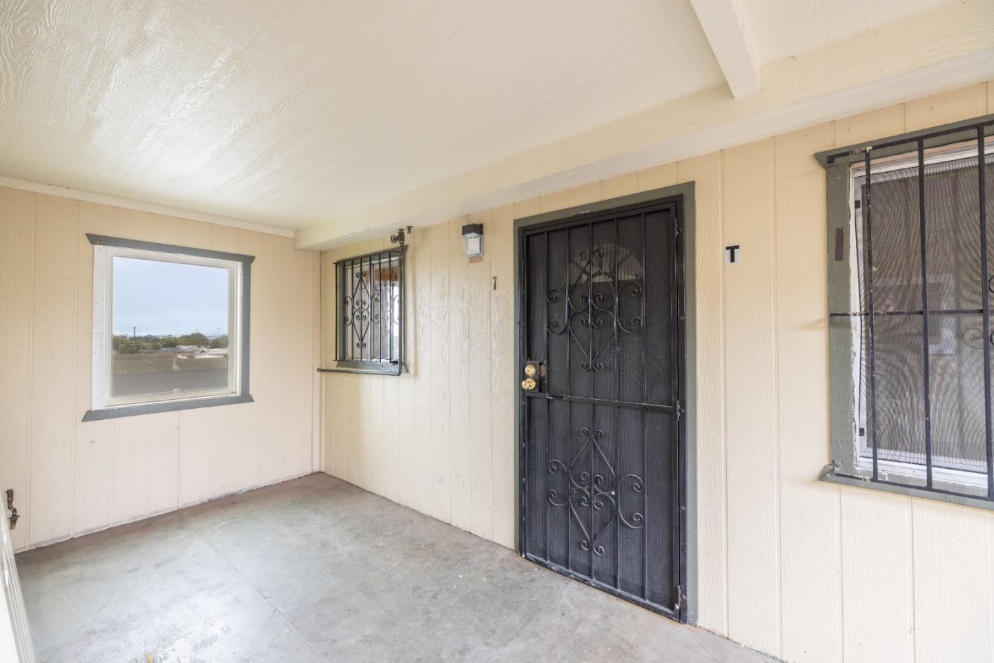 Detail Gallery Image 8 of 13 For 1532 Chanslor Ave #T,  Richmond,  CA 94801 - 2 Beds | 1 Baths