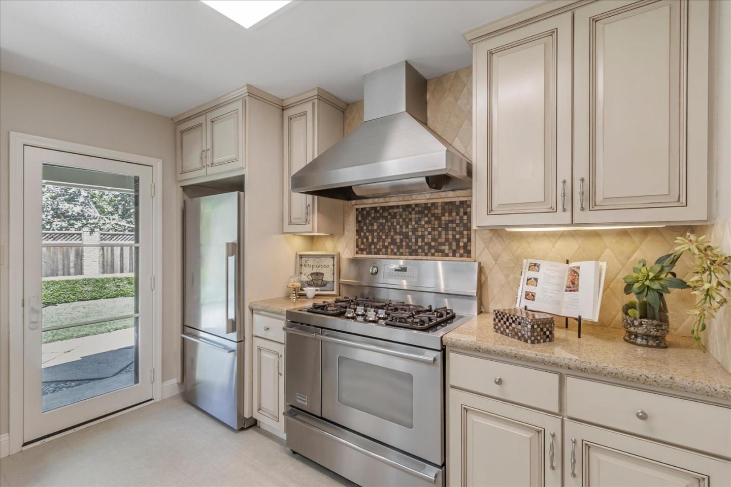 Detail Gallery Image 18 of 45 For 1715 Sweetbriar Dr, San Jose,  CA 95125 - 3 Beds | 2 Baths