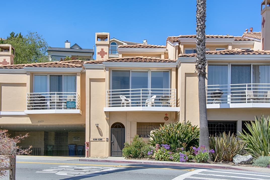 Detail Gallery Image 1 of 21 For 5005 Cliff Dr #2,  Capitola,  CA 95010 - 2 Beds | 2 Baths