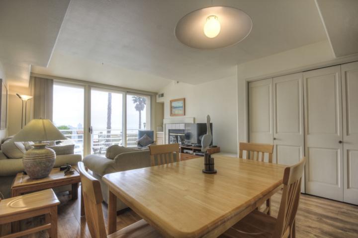 Detail Gallery Image 6 of 21 For 5005 Cliff Dr #2,  Capitola,  CA 95010 - 2 Beds | 2 Baths