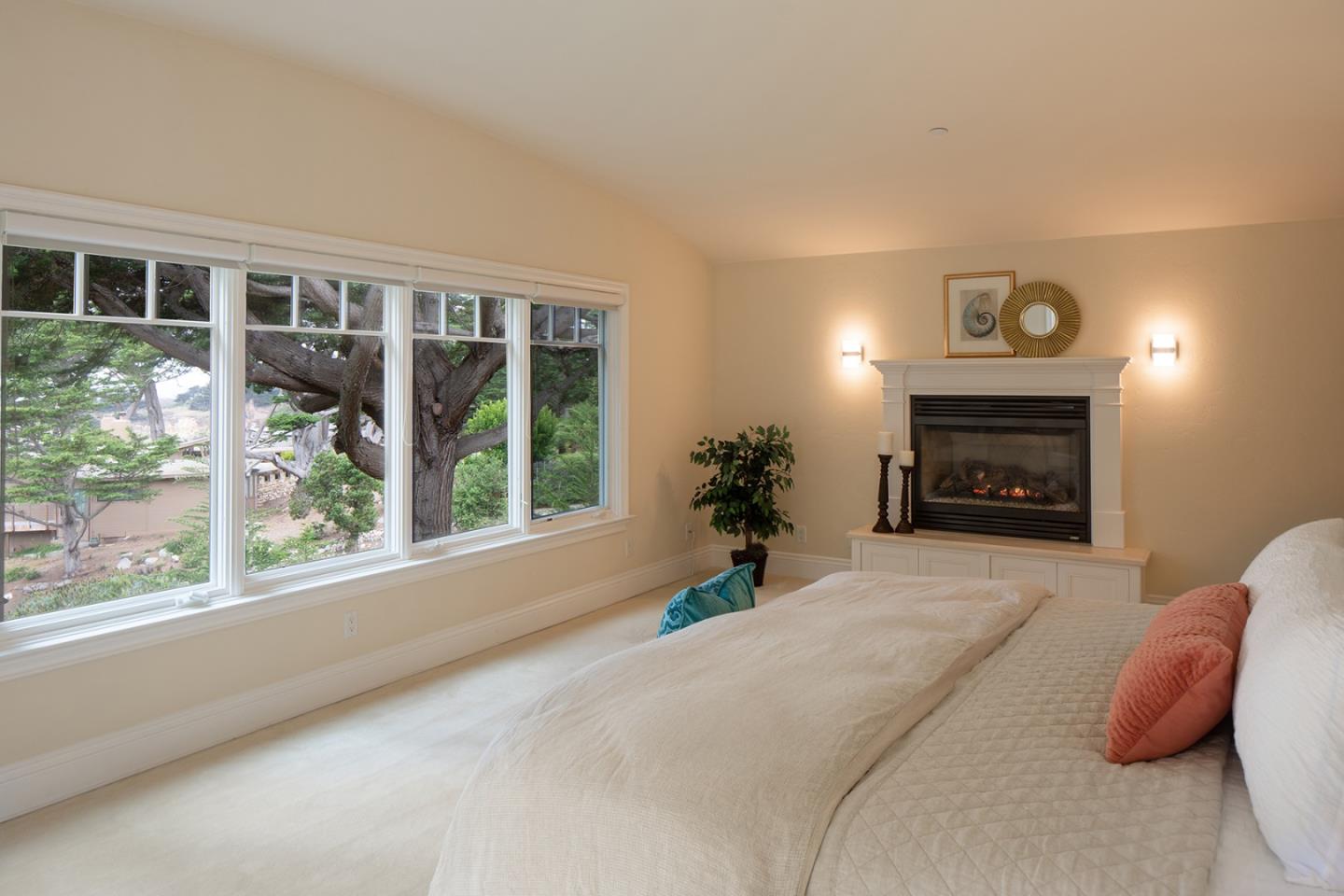 Detail Gallery Image 13 of 22 For 50 Yankee Point Dr, Carmel Highlands,  CA 93923 - 4 Beds | 3/1 Baths