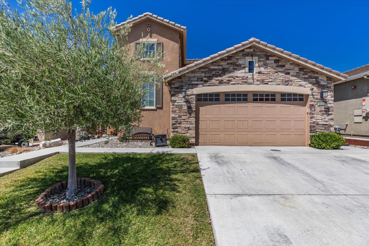 Detail Gallery Image 1 of 54 For 1618 Lily Ct, Hollister,  CA 95023 - 4 Beds | 2/1 Baths