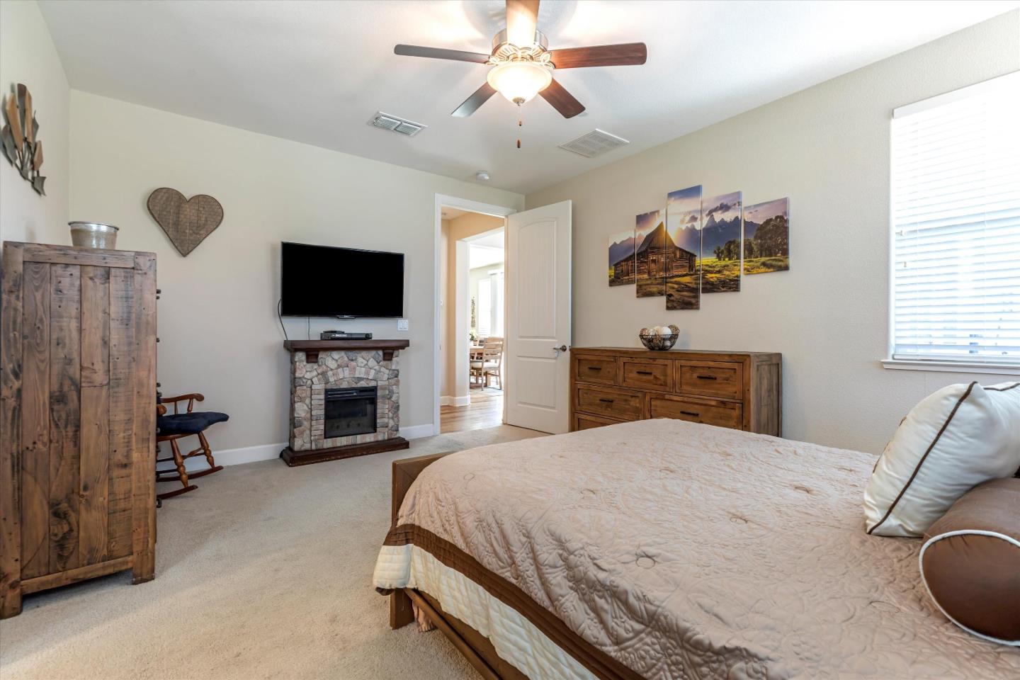 Detail Gallery Image 21 of 54 For 1618 Lily Ct, Hollister,  CA 95023 - 4 Beds | 2/1 Baths