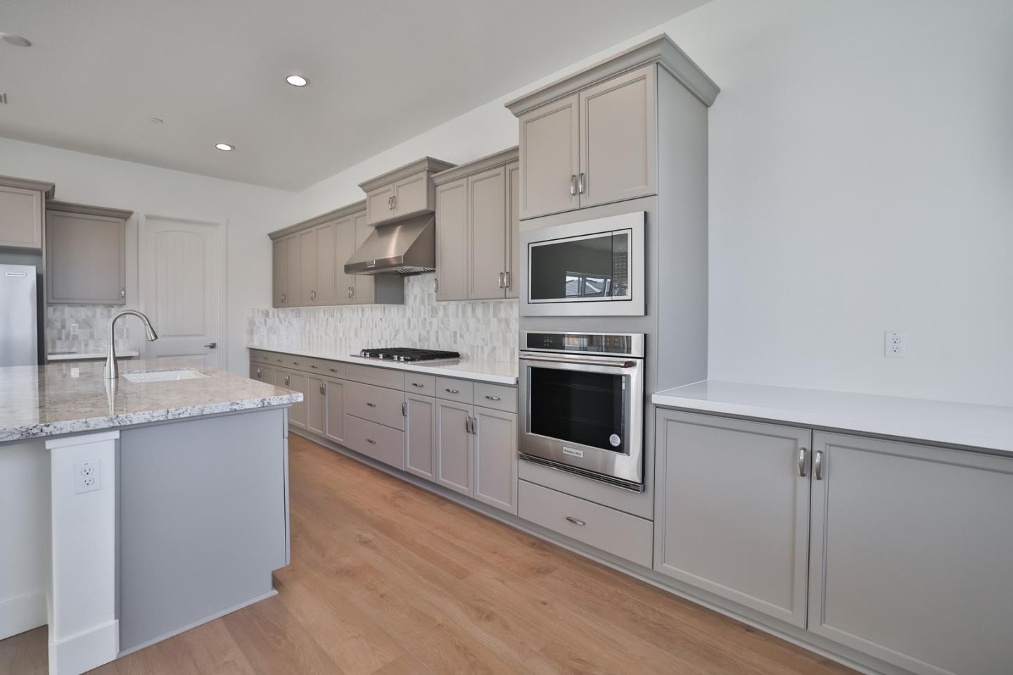 Detail Gallery Image 13 of 29 For 590 Santa Lucia Way, Marina,  CA 93933 - 3 Beds | 2/1 Baths