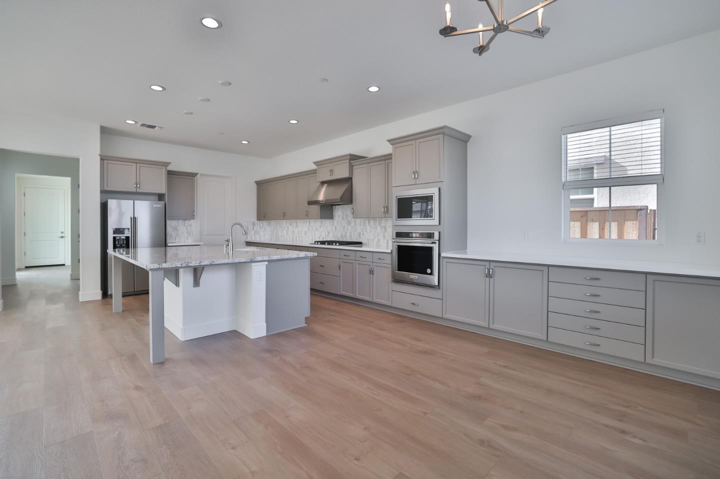 Detail Gallery Image 14 of 29 For 590 Santa Lucia Way, Marina,  CA 93933 - 3 Beds | 2/1 Baths