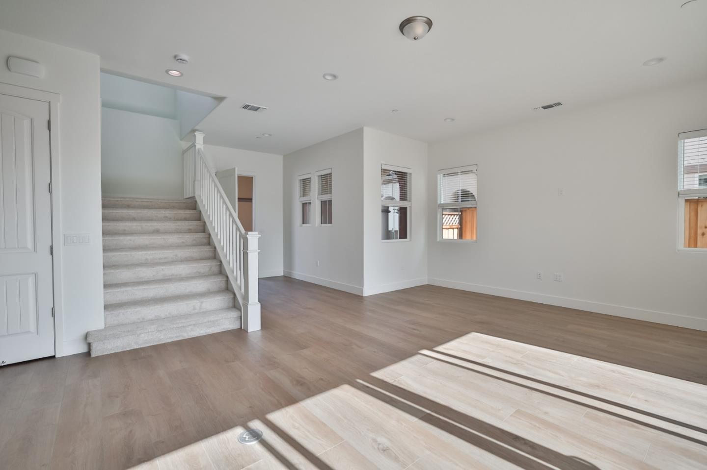 Detail Gallery Image 3 of 29 For 590 Santa Lucia Way, Marina,  CA 93933 - 3 Beds | 2/1 Baths