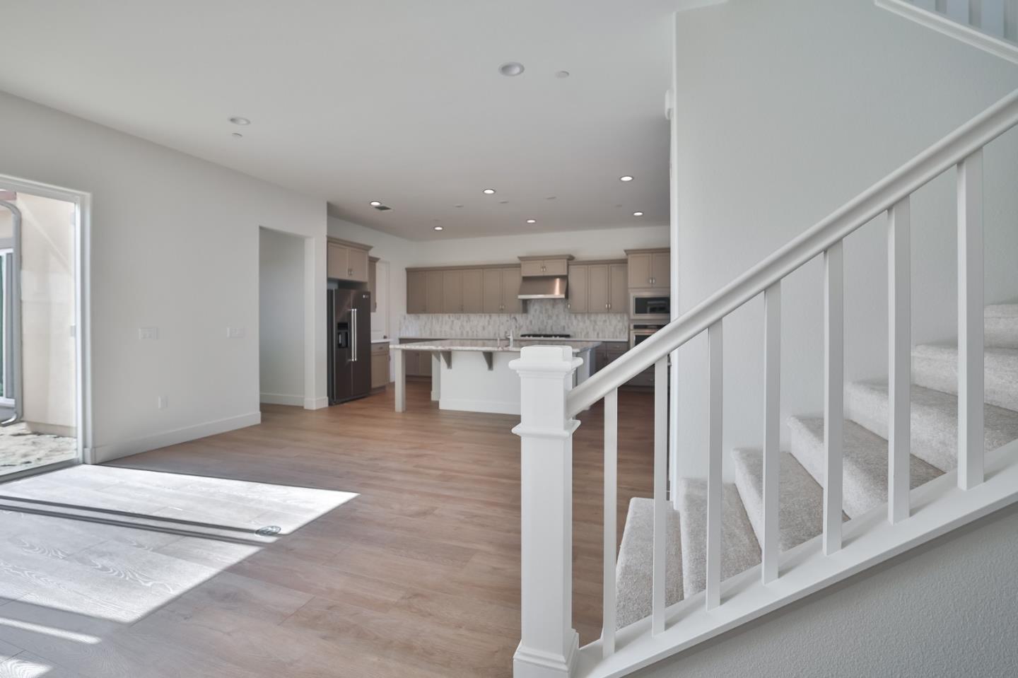 Detail Gallery Image 5 of 29 For 590 Santa Lucia Way, Marina,  CA 93933 - 3 Beds | 2/1 Baths