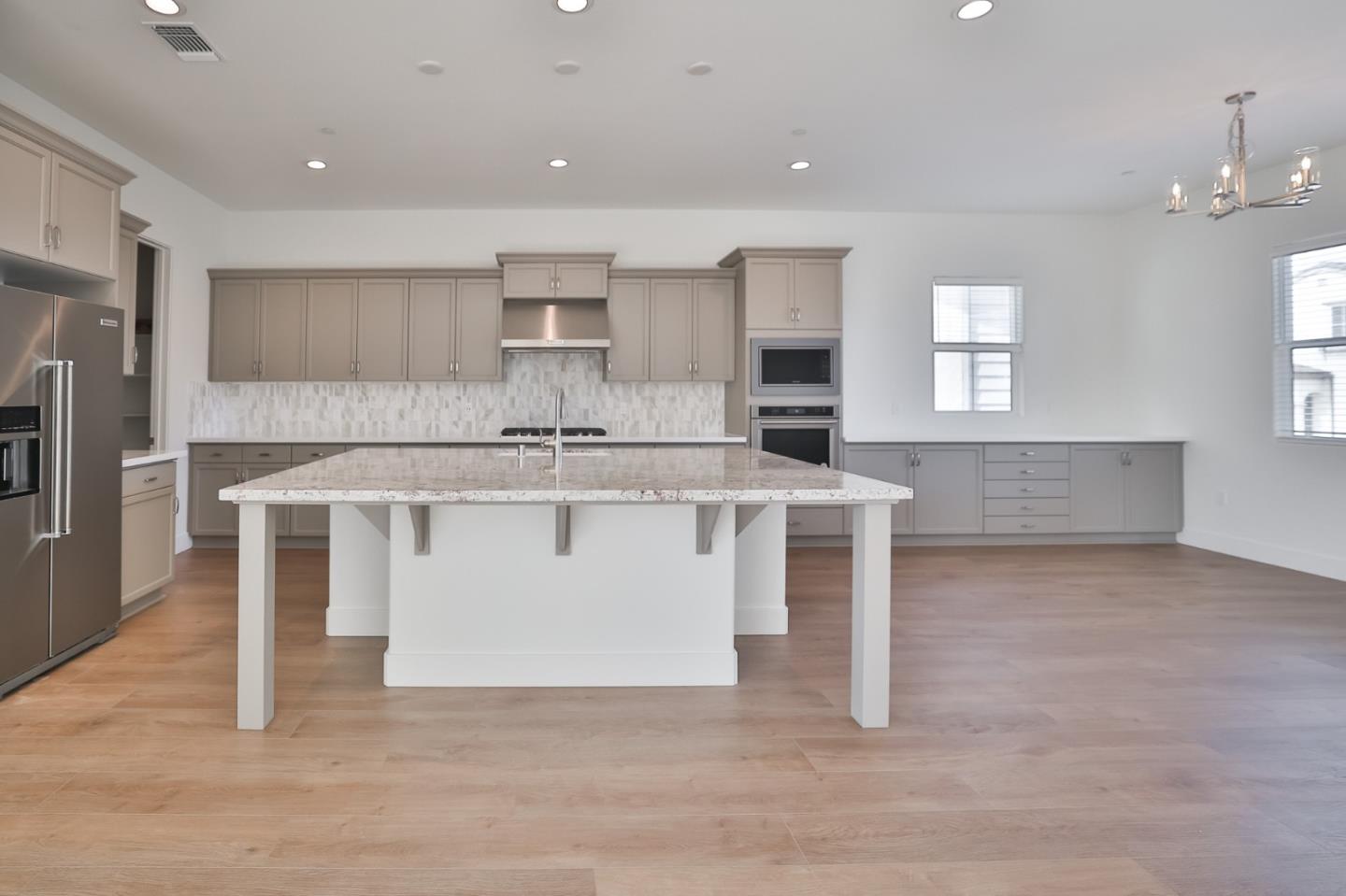 Detail Gallery Image 6 of 29 For 590 Santa Lucia Way, Marina,  CA 93933 - 3 Beds | 2/1 Baths