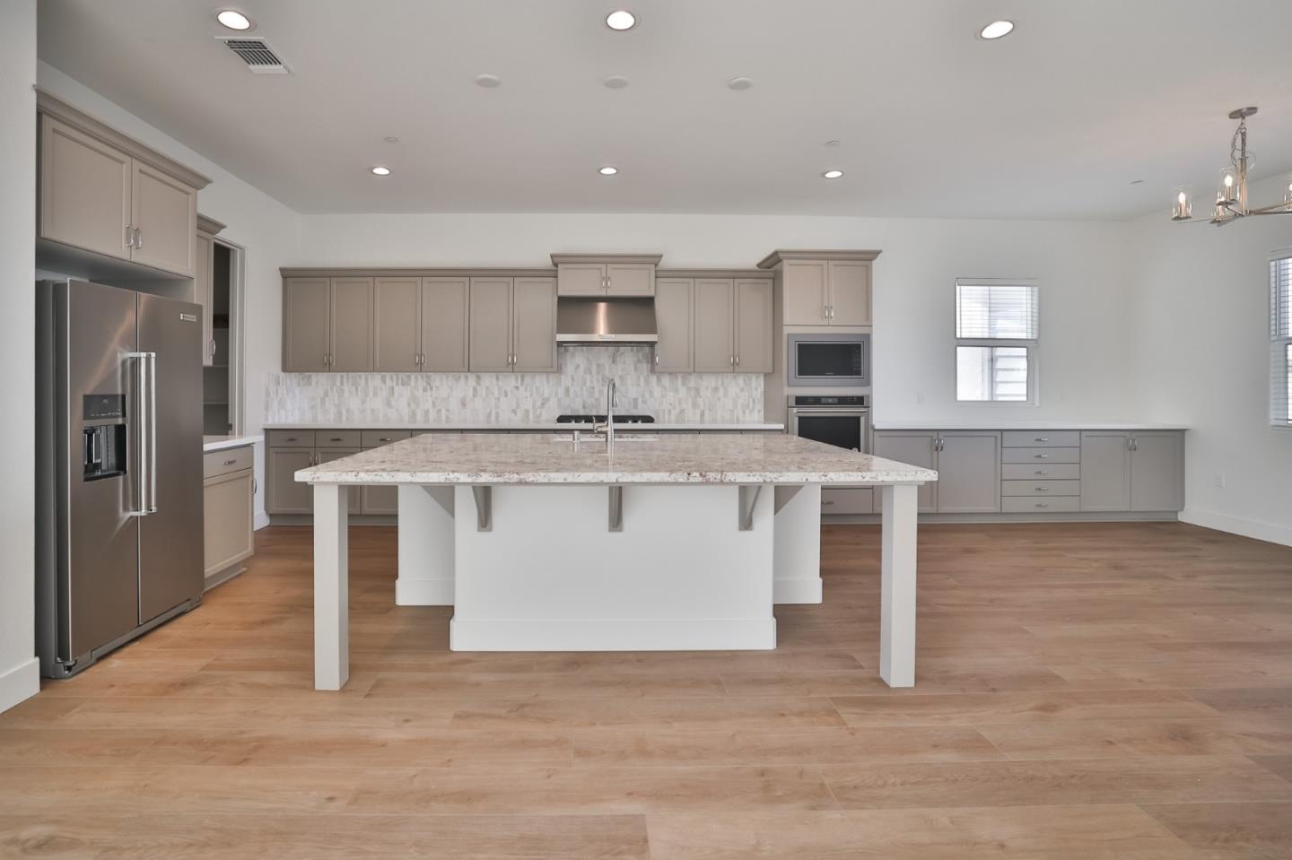 Detail Gallery Image 7 of 29 For 590 Santa Lucia Way, Marina,  CA 93933 - 3 Beds | 2/1 Baths