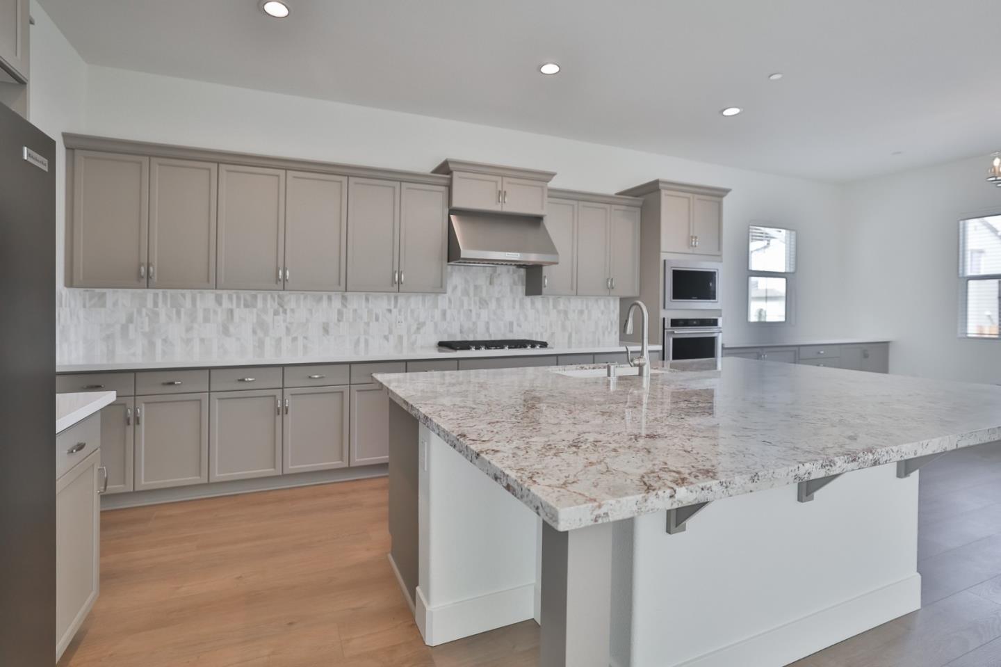 Detail Gallery Image 8 of 29 For 590 Santa Lucia Way, Marina,  CA 93933 - 3 Beds | 2/1 Baths