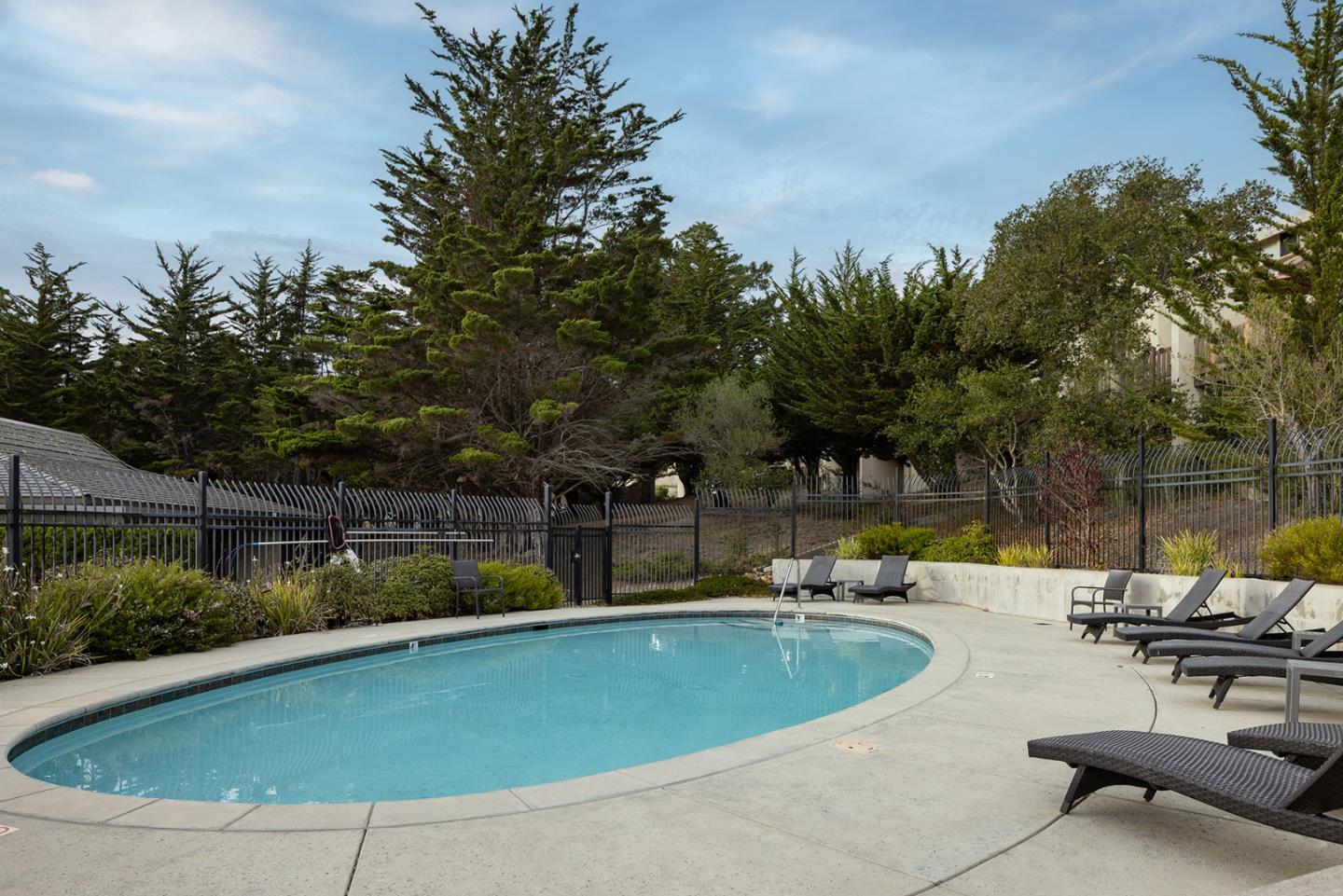 Detail Gallery Image 24 of 24 For 95 High Meadow Ln, Carmel,  CA 93923 - 2 Beds | 2/1 Baths