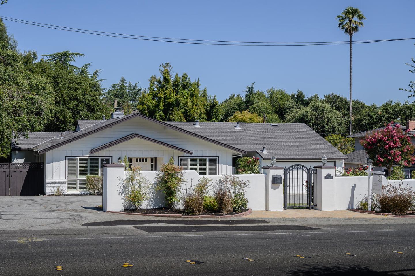 Detail Gallery Image 1 of 39 For 1280 Edgewood Rd, Redwood City,  CA 94062 - 3 Beds | 2 Baths