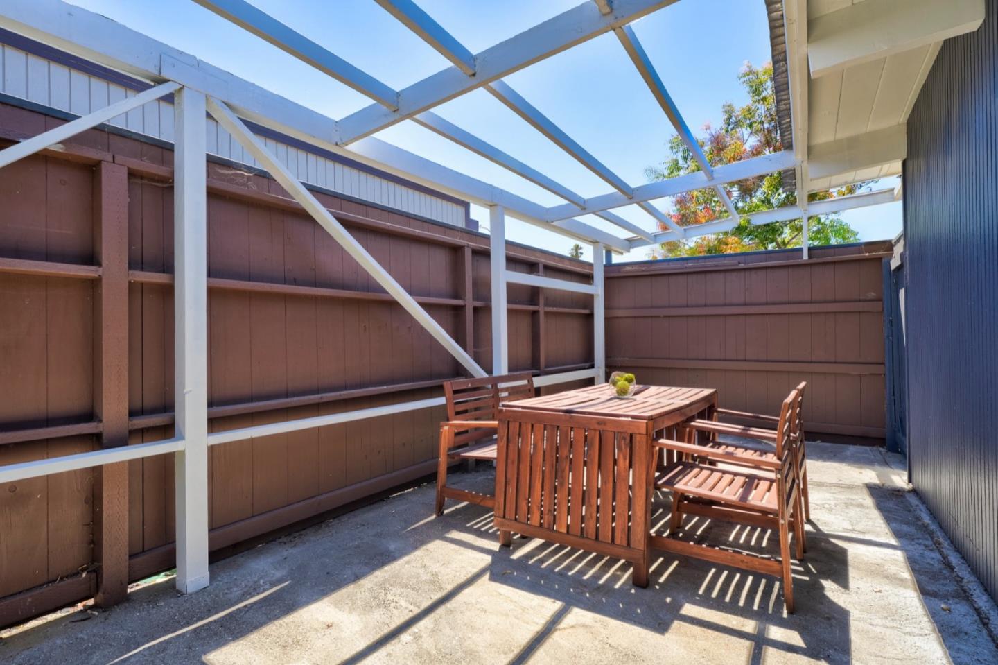 Detail Gallery Image 37 of 39 For 1711 Wolfe Dr, San Mateo,  CA 94402 - 3 Beds | 2 Baths