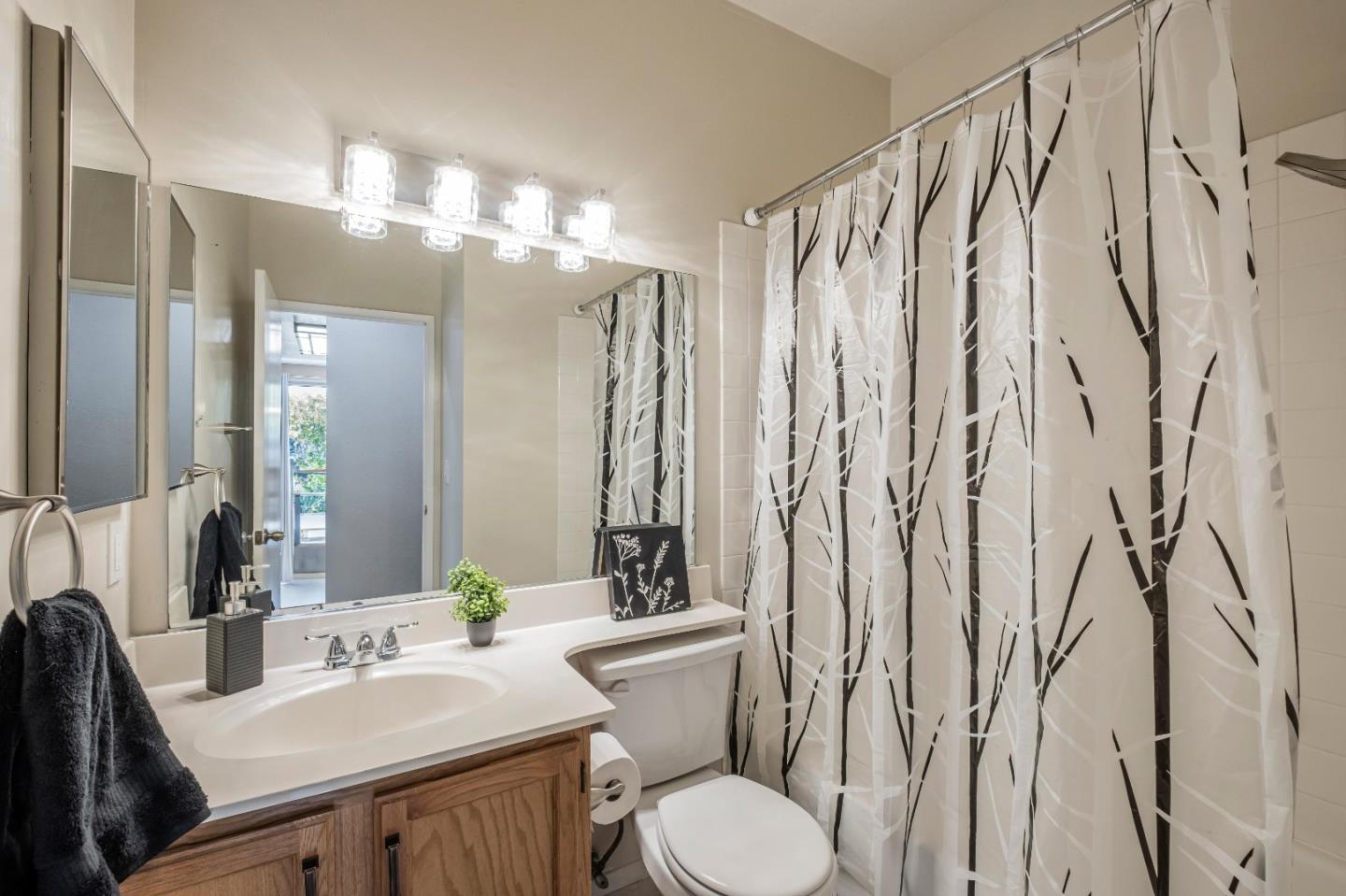 Detail Gallery Image 27 of 31 For 5220 Harbourglen Way, Elk Grove,  CA 95758 - 3 Beds | 2 Baths