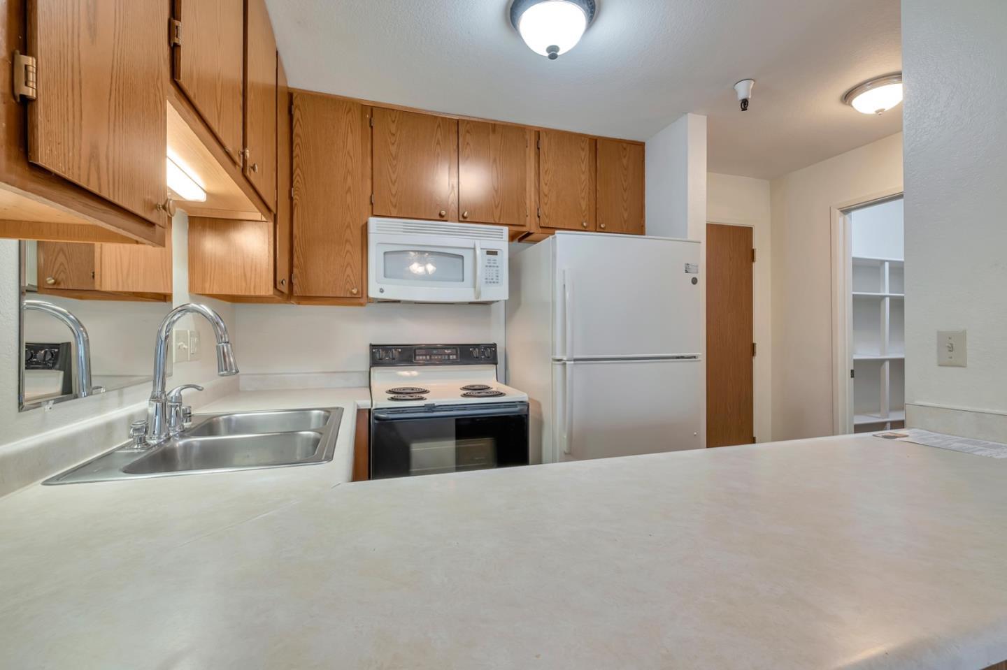 Detail Gallery Image 4 of 12 For 203 Vista Prieta Ct, Santa Cruz,  CA 95062 - 1 Beds | 1 Baths