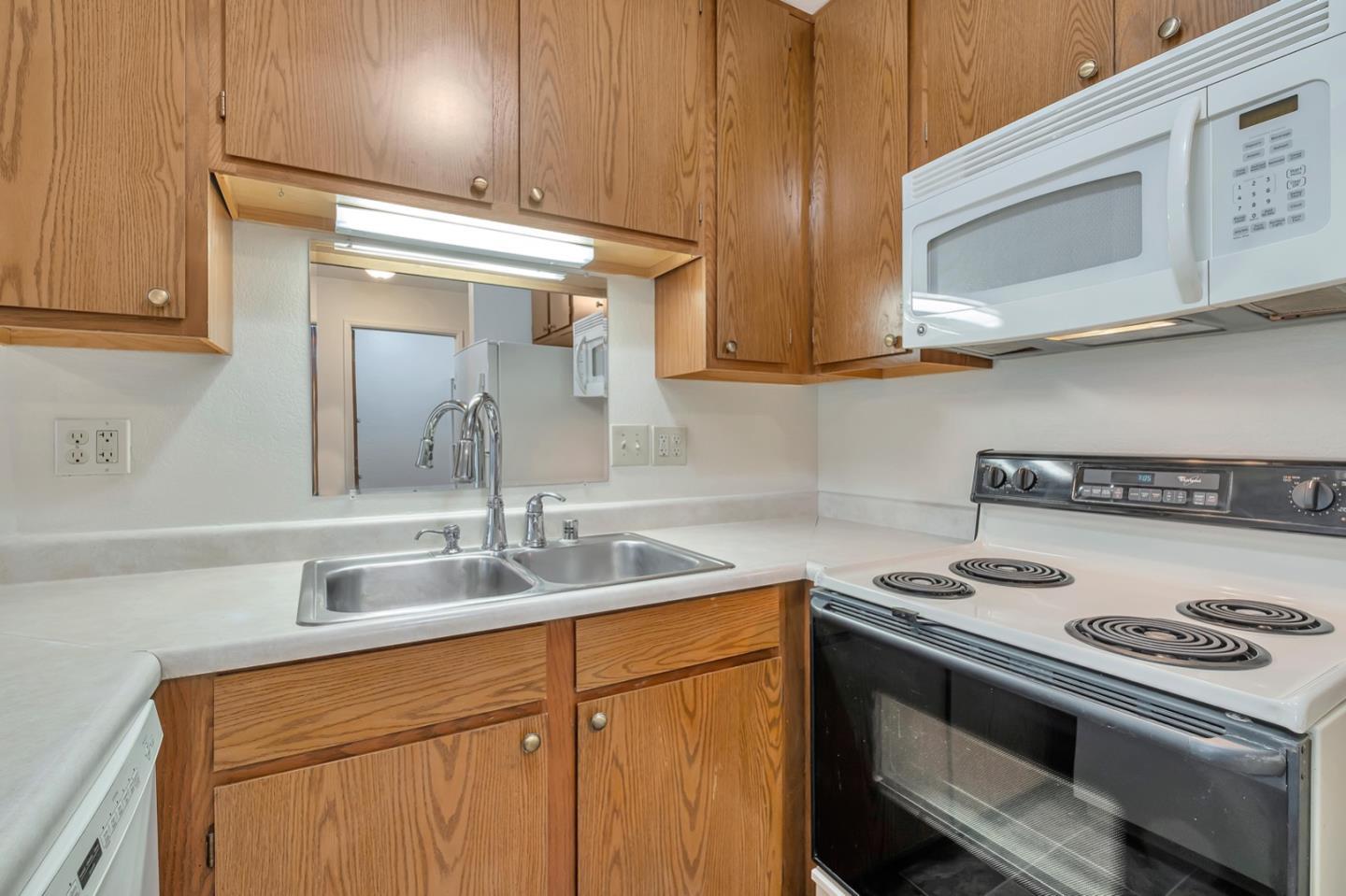 Detail Gallery Image 5 of 12 For 203 Vista Prieta Ct, Santa Cruz,  CA 95062 - 1 Beds | 1 Baths