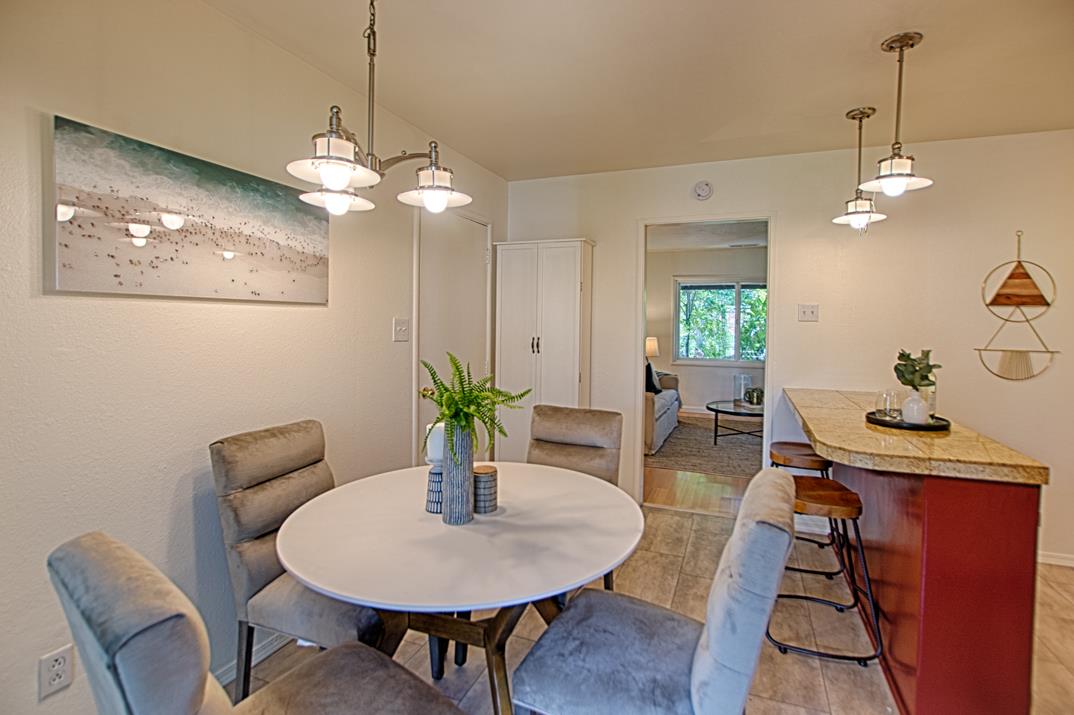 Detail Gallery Image 13 of 23 For 940 32nd Ave, Santa Cruz,  CA 95062 - 4 Beds | 2 Baths