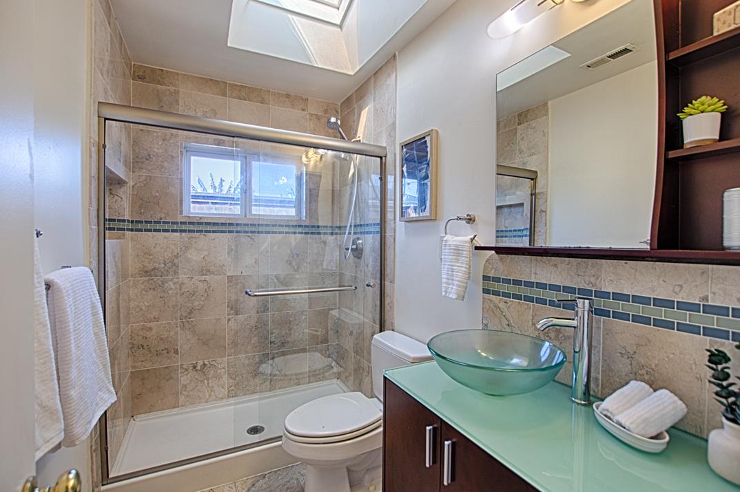 Detail Gallery Image 16 of 23 For 940 32nd Ave, Santa Cruz,  CA 95062 - 4 Beds | 2 Baths