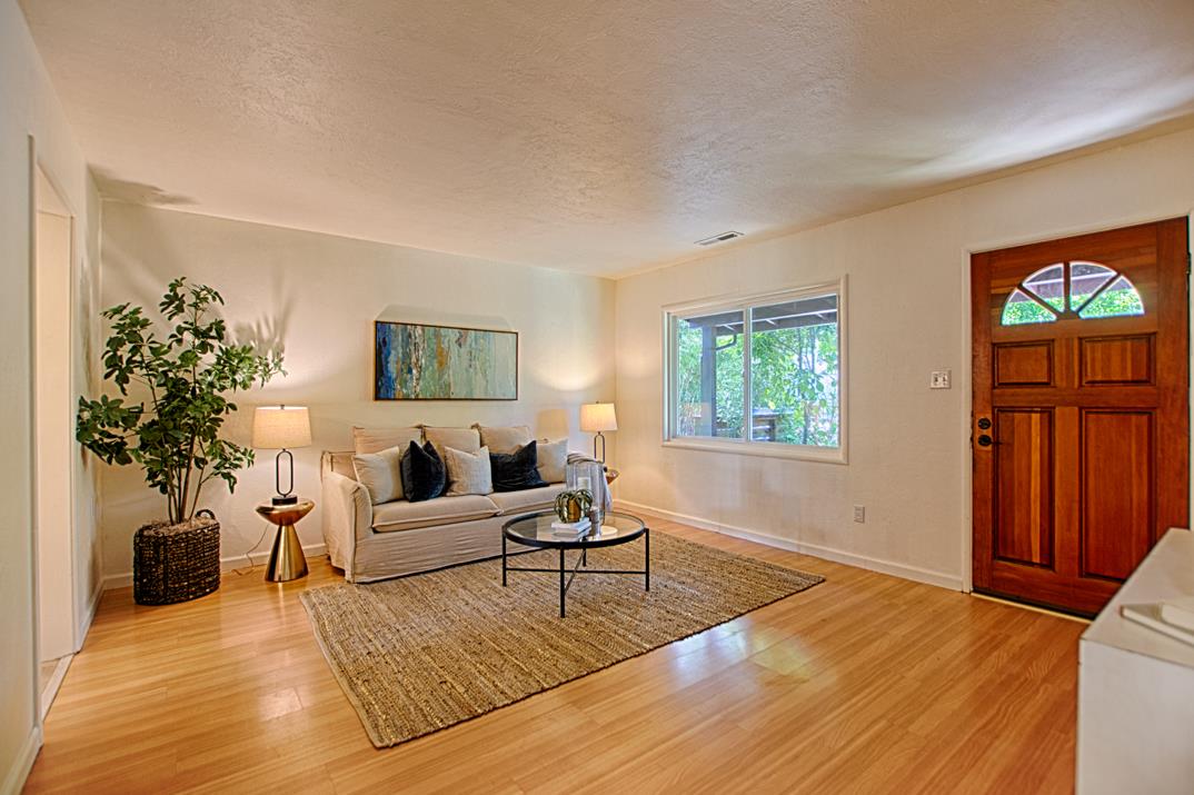 Detail Gallery Image 7 of 23 For 940 32nd Ave, Santa Cruz,  CA 95062 - 4 Beds | 2 Baths