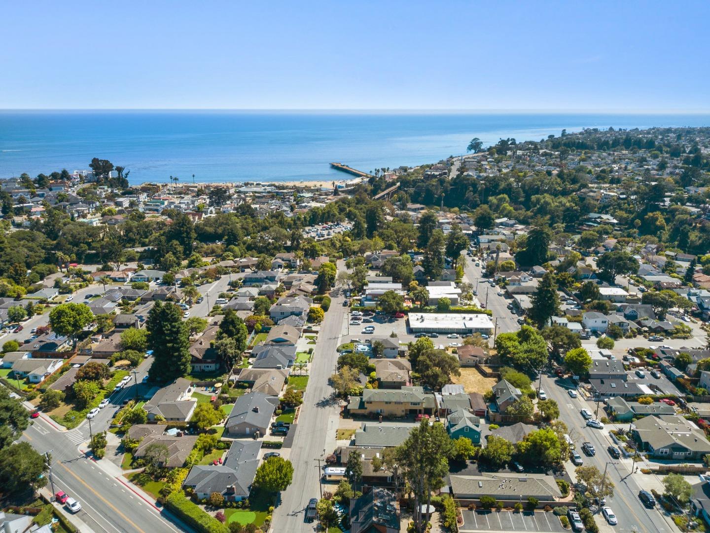 Detail Gallery Image 17 of 41 For 607 Burlingame Ave, Capitola,  CA 95010 - 2 Beds | 2 Baths